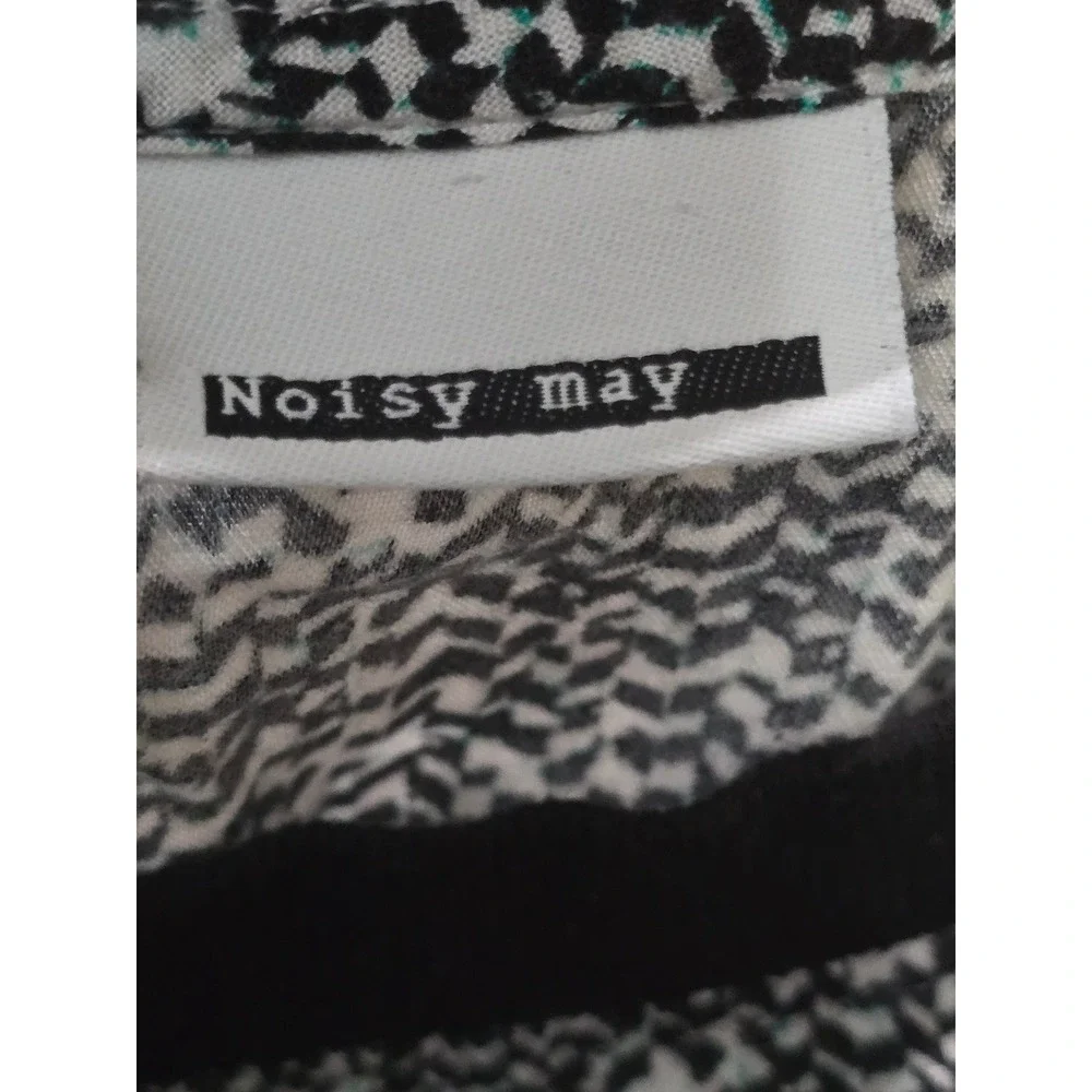 Noisy May Womens Black White Chevron Viscose Longline T-Shirt Top S 27001983 - Picture 2 of 10